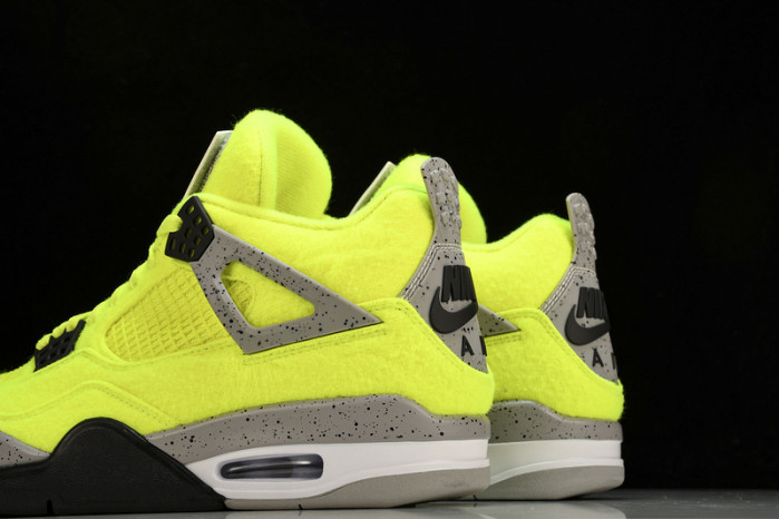 AIR JORDAN 4 RETRO SP  DV6773-700