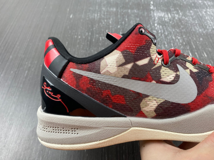 Kobe 8 System "Milk Snake"  555035-601