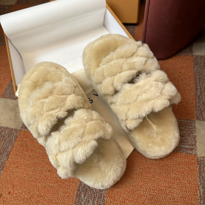 LV SLIPPERS