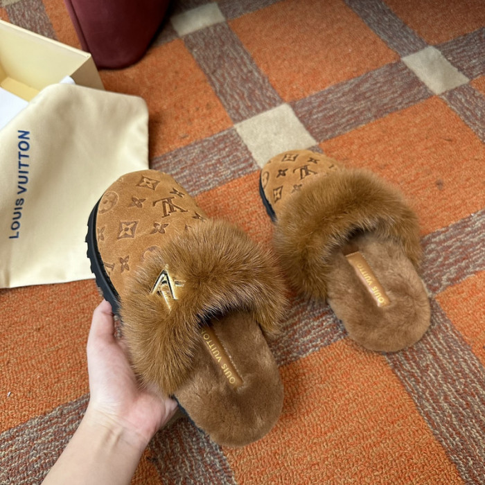 LV SLIPPERS