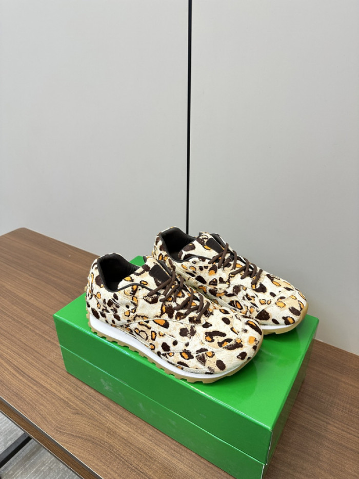 b0tt*ga Ven*ta orbit sneaker