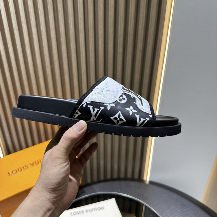LV SLIPPERS