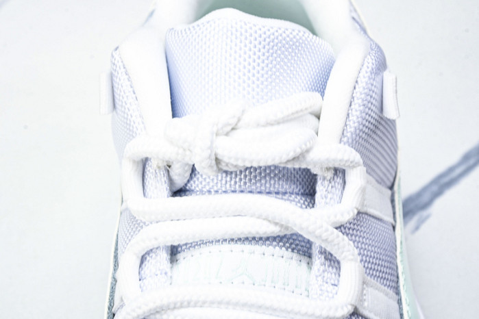 Air Jordan 11 Low “Igloo  AH7860-103