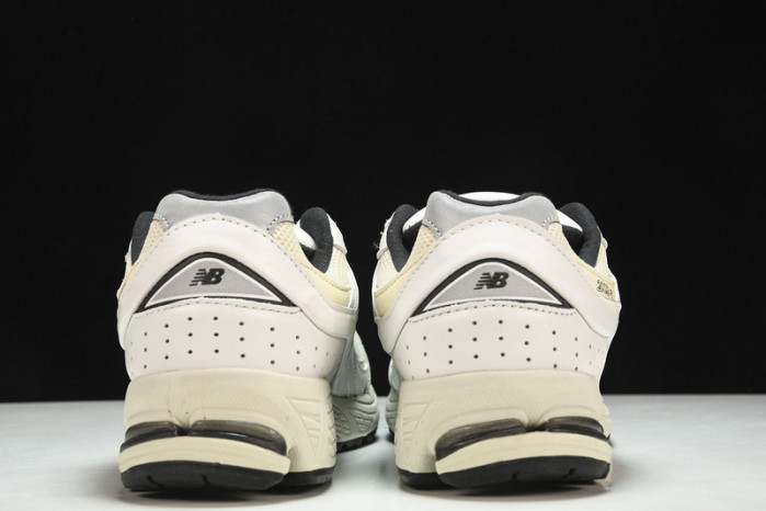 New Balance yeeshoes ML2002RQ