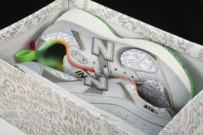 New Balance yeeshoes   ML2002RGD