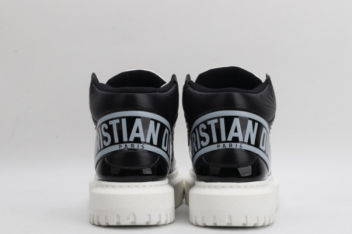 D10R B27 High Top Sneaker