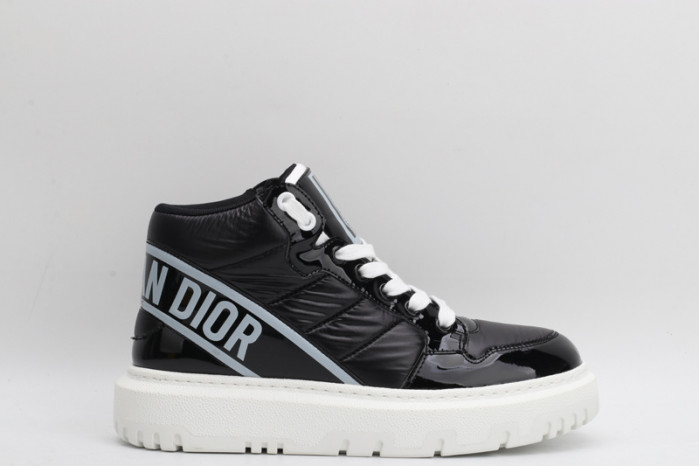D10R B27 High Top Sneaker