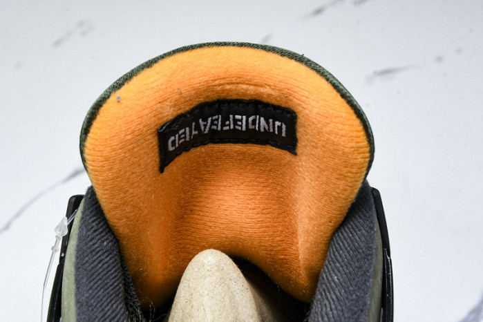 UNDEFEATED x Air Jordan 4 OG IB1519-200