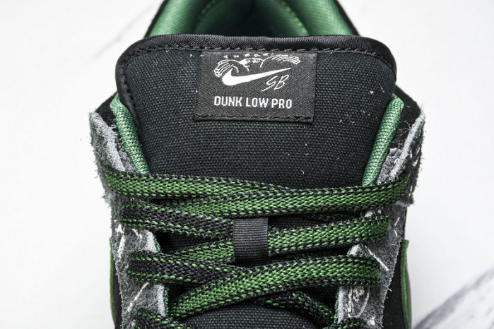 THERE SKATEBOARDS X NIKE SB DUNK LOW HF7743-001