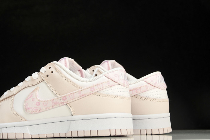 Nike Dunk Low “Pink Paisley”  FD1449-100