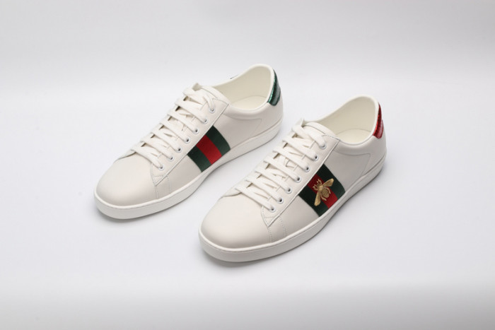 Gv*c ace embroidered low-top sneaker white with bee