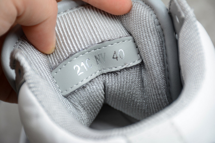 D10R B27 High Top Sneaker