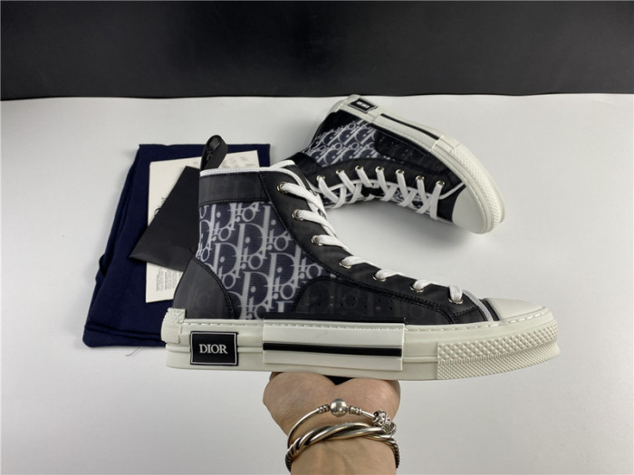 D10R B23 Oblique High Top Sneaker