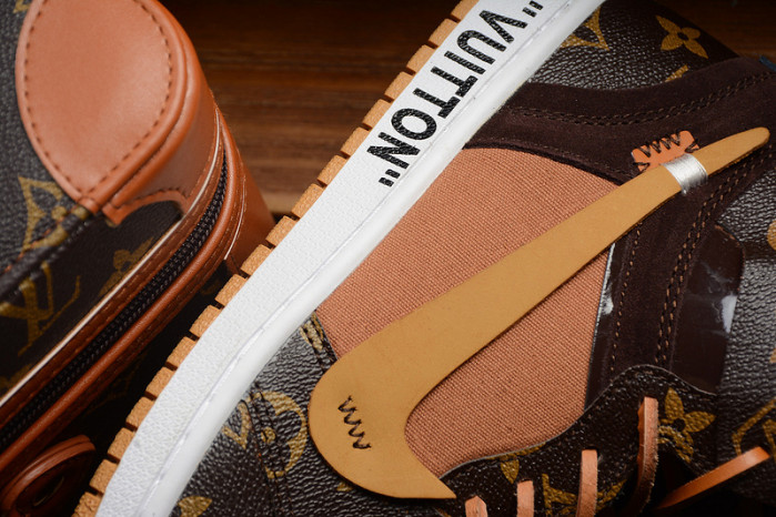 AIR JORDAN 1  AQ0818-158 (WITH CASE)